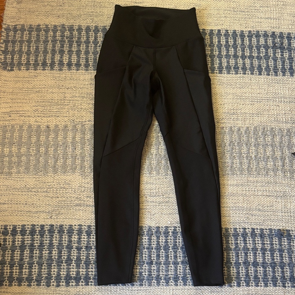 ALO Yoga Black airlift leggings with pockets